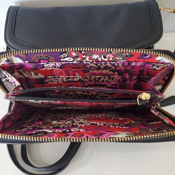VERA BRADLEY Black Leather Crossbody Zip Wallet Handbag Floral Lining Pockets A+ - Picture 15 of 16